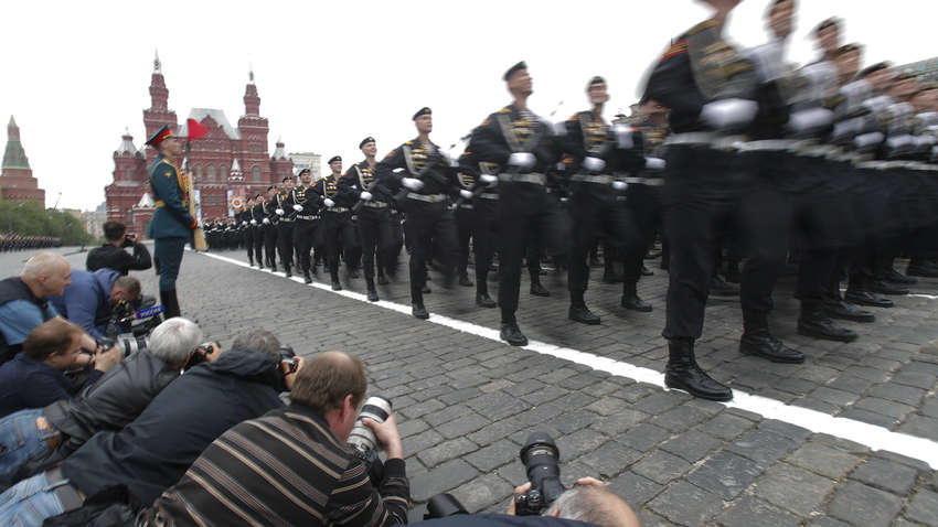 Парад Победы в Москве может "накрыться медным тазом" из-за коронавируса