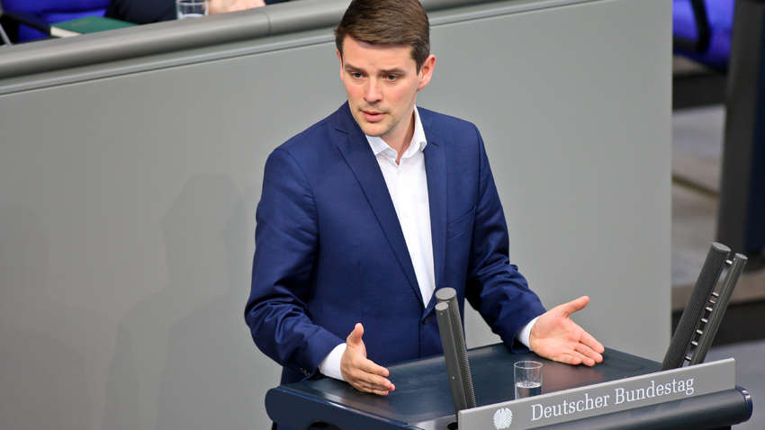 Немецкий депутат объясняет нерешительность правительства отправить танки в Украину Немецкий депутат объясняет нерешительность правительства отправить танки в Украину