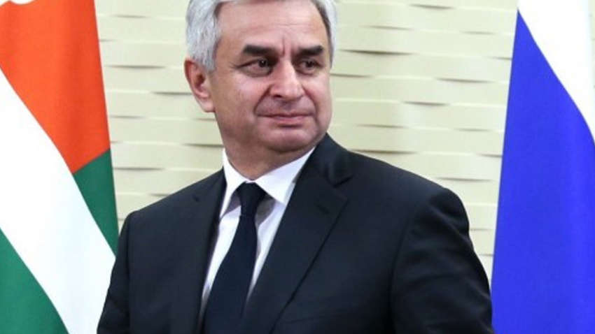 "Президент Абхазії подав у відставку