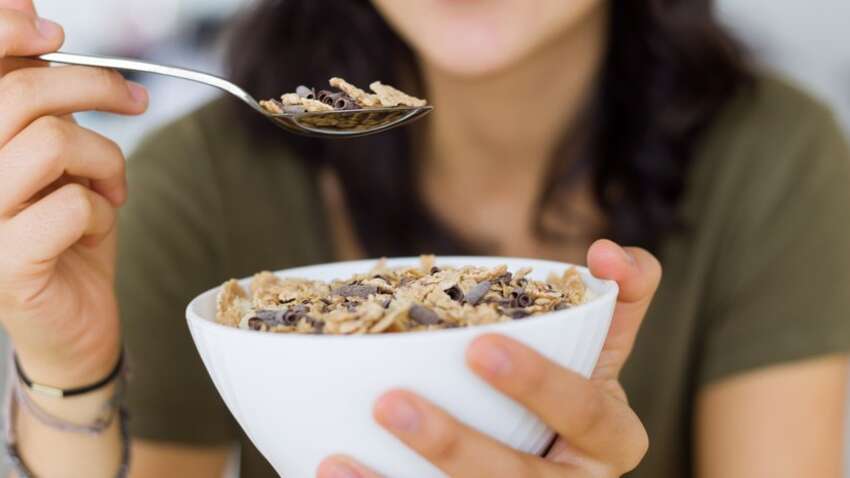 Цей щоденний ритуал вбиває ваш організм сильніше за нікотин: від чого варто позбавитися