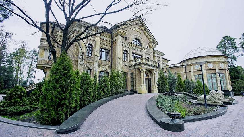 Стало відомо, як Зеленські переробили держдачу в Конча-Заспі Стало відомо, як Зеленські переробили держдачу в Конча-Заспі