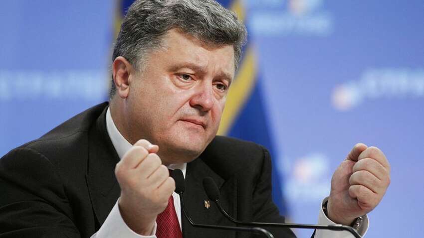 Ветеран рассказал, как Порошенко фиктивно оформил около полусотни политиков и прислугу в личный батальон в центре Киева Ветеран рассказал, как Порошенко фиктивно оформил около полусотни политиков и прислугу в личный батальон в центре Киева