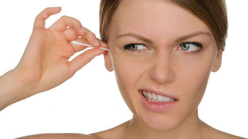 Откажитесь от этого: врач рассказал, что может нанести вред ушам