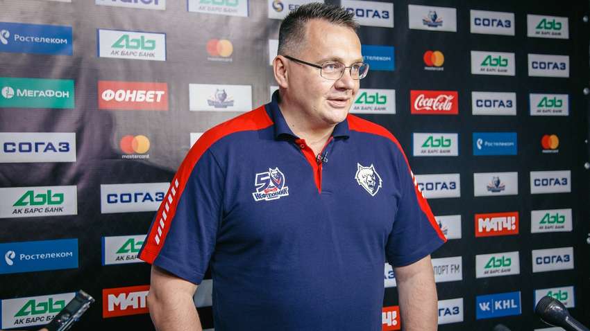 Российских хоккейных тренер предлагает меньше разглагольствовать критику политики Путина Панарину