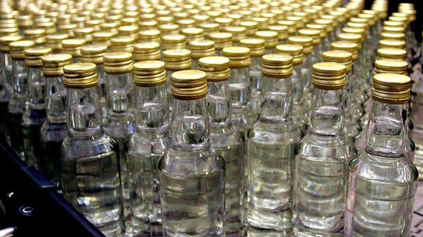 "300 тисяч літрів від "Укрспирту": виробники антисептиків отримали дешеву партію сировини