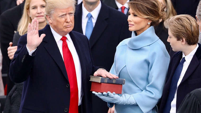 За месяц до выборов Трамп с женой ушел на самоизоляцию За месяц до выборов Трамп с женой ушел на самоизоляцию