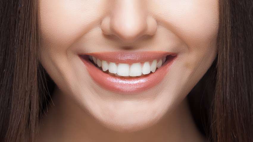 Осторожно: какие напитки делают зубы желтыми