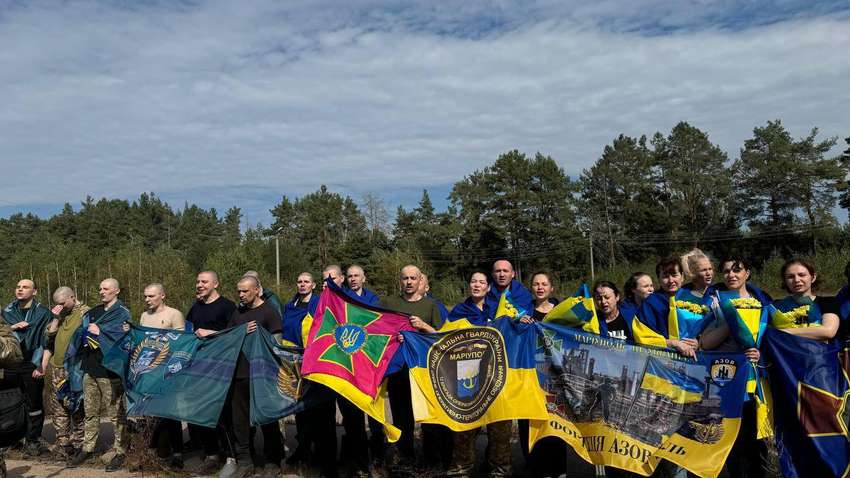 СБУ опубликовала эксклюзивное видео возвращения украинцев из плена