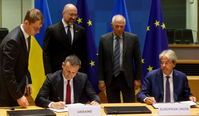 Євросоюз розщедрився ще на півмільйона для України: кому і на що підуть ці кошти Євросоюз розщедрився ще на півмільйона для України: кому і на що підуть ці кошти