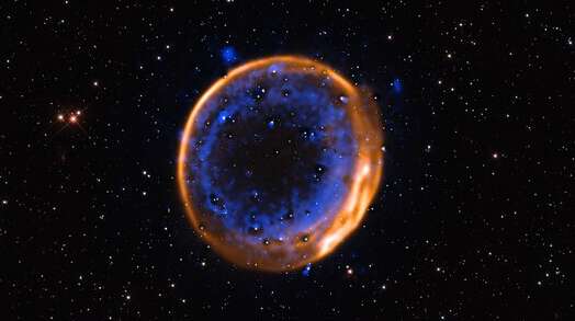 Зірка вибухнула двічі: астрономи вперше зафіксували унікальне явище