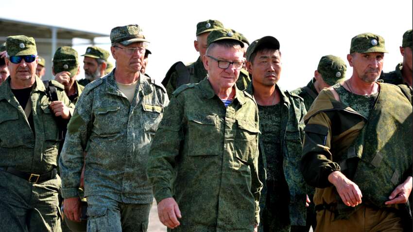 Российские солдаты насилуют за отказ идти на штурм: ГУР перехватило шокирующий разговор командиров РФ (ВИДЕО)