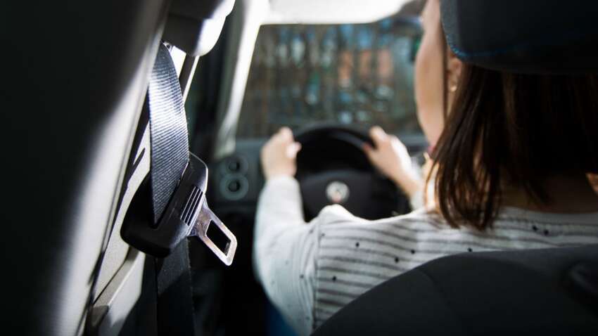 Це може зберегти життя: що робити водієві, якщо в дорозі вас застала повітряна тривога