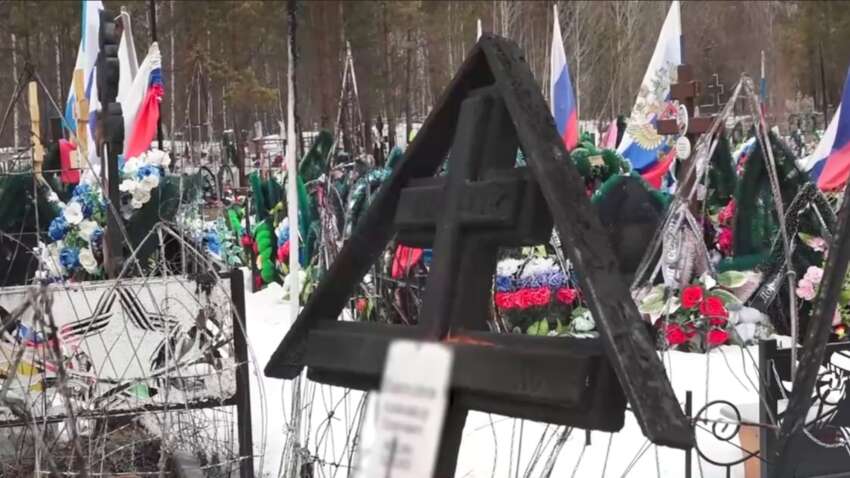 Даже российский бомж не выдержал: в Ангарске сжег могилы оккпантов, чтобы согреться