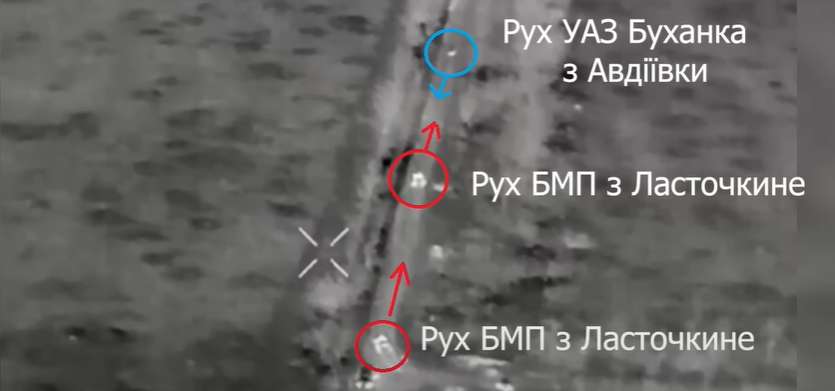 Росіяни на бронемашині переїхали машину з російськими солдатами (ВІДЕО)