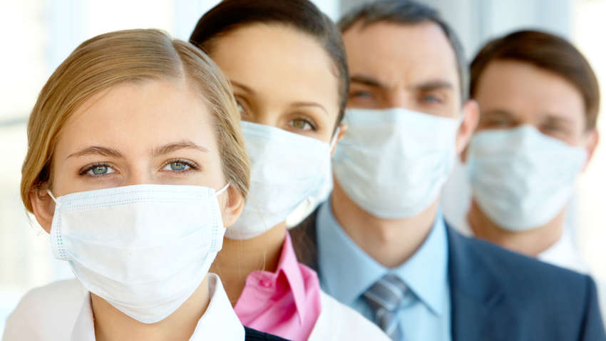 Головний санлікар України повідомив, коли в аптеках з'являться маски