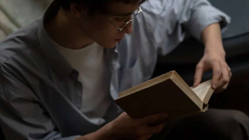 Грабитель потерял бдительность из-за книги и был арестован