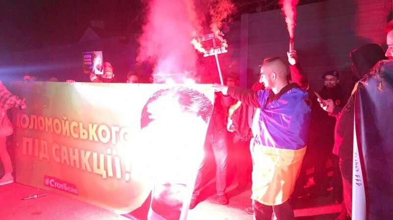 Протесты под домами Зеленского и Порошенко: обмен жестами или подготовка к новому Майдану 