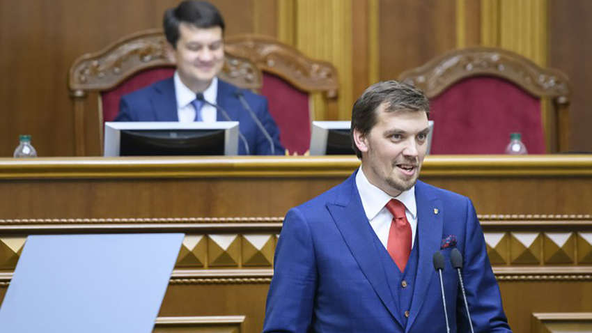 "Реаліті-шоу чи ефективна робота": експерти дали оцінку першому дню роботи нової Ради