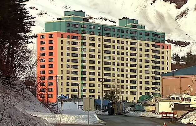 Самый удивительный город Аляски, где все жители живут в одном доме Самый удивительный город Аляски, где все жители живут в одном доме