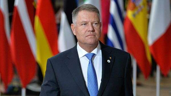 Президент Румынии отозвал государственные награды у 12 человек