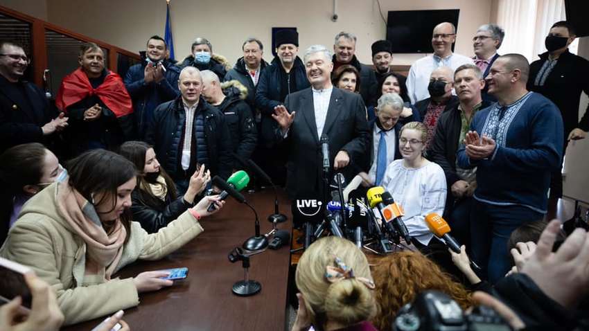 После суда Порошенко устроил банкет в ресторане: кто был на угощении