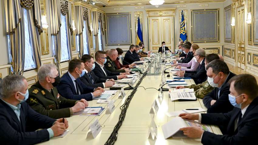 У Зеленського розповіли про санкції проти Медведчука і олігархів