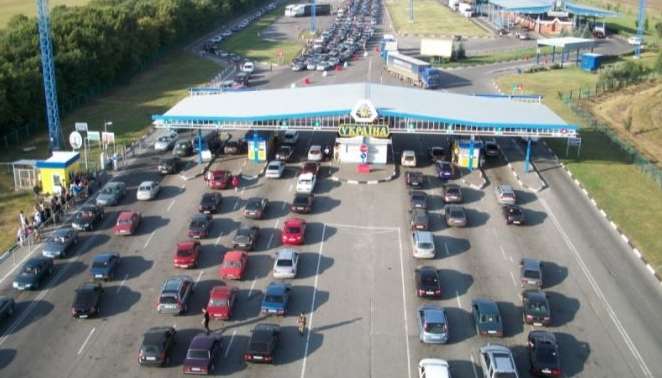 Прикордонники зафіксували аномальний пасажиропотік через кордон: яка причина Прикордонники зафіксували аномальний пасажиропотік через кордон: яка причина