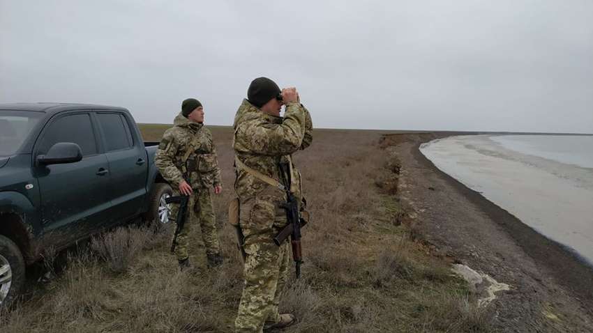 Залучили авіацію і катери: Україна посилила охорону адмінкордону з Кримом