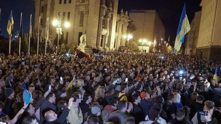 Стало відомо, скільки українців готові виходити на акції протестів: опитування