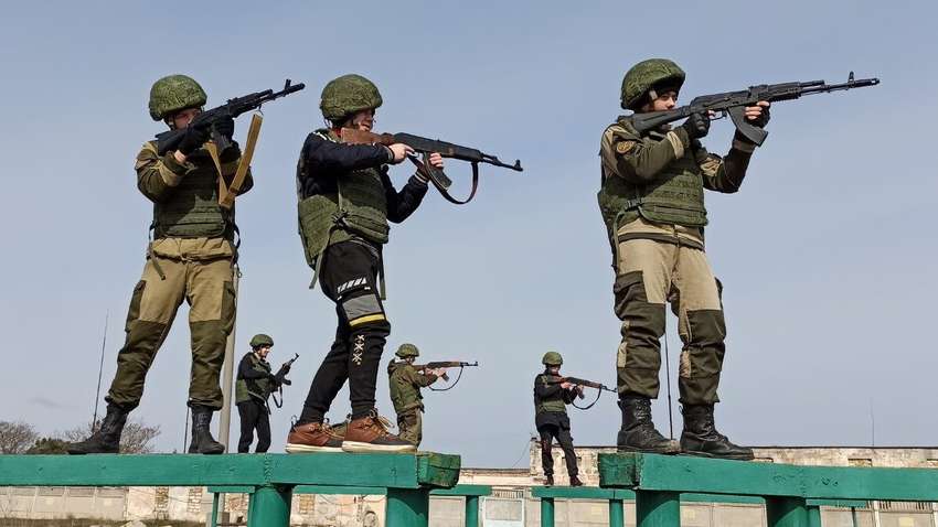 В 2025 году оккупационные администрации готовятся привлечь детей в милитарные лагеря, - ЦНС  В 2025 году оккупационные администрации готовятся привлечь детей в милитарные лагеря, - ЦНС