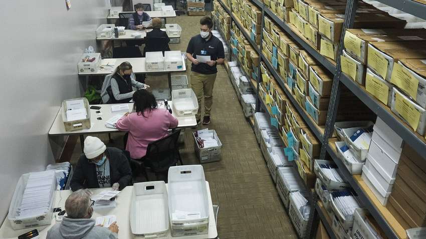 Подсчет голосов в США: один из кандидатов в президенты вырвался вперед