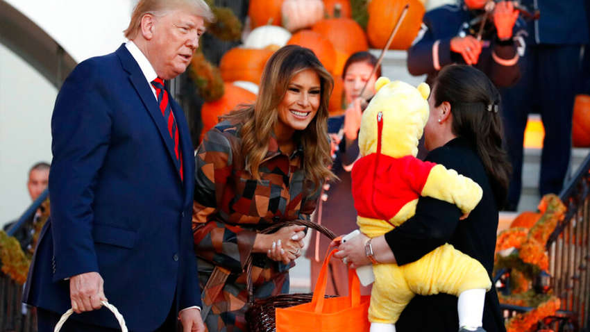 "Цукерки або життя": Дональд Трамп з Меланією відсвяткували Хелловін 