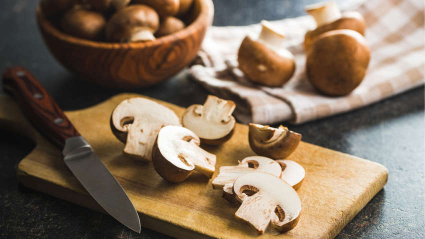 Врач рассказала, можно ли есть сырые шампиньоны