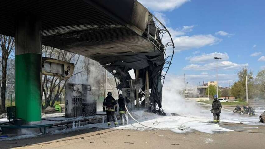 Після ударів РФ траса без палива: на якій важливій дорозі не залишилося жодної працюючої АЗС Після ударів РФ траса без палива: на якій важливій дорозі не залишилося жодної працюючої АЗС