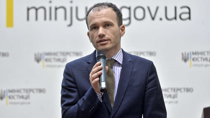 Шлюби і розлучення українців зможуть реєструвати нотаріуси