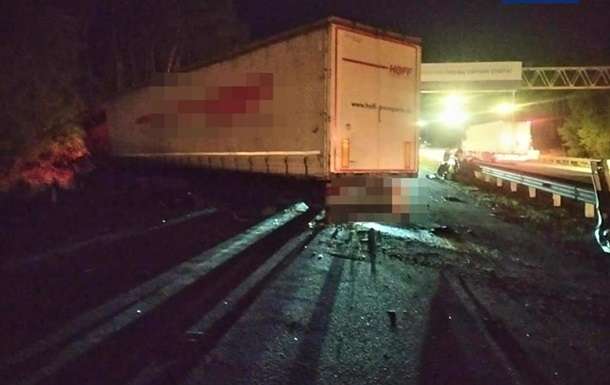 Кровавая авария на трассе под Киевом: погибли сразу 5 человек