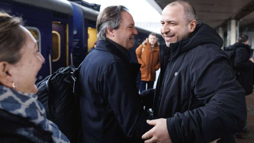 Україна не залишиться без підтримки: які важливі гості прибули до Києва з 15 країн Європи та НАТО Україна не залишиться без підтримки: які важливі гості прибули до Києва з 15 країн Європи та НАТО