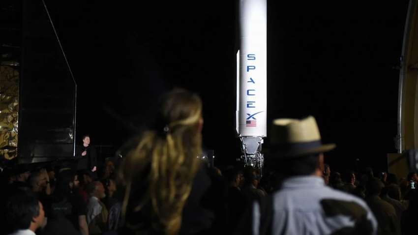 SpaceX запустить перший у світі космічний білборд: як він буде виглядати (ФОТО) SpaceX запустить перший у світі космічний білборд: як він буде виглядати (ФОТО)