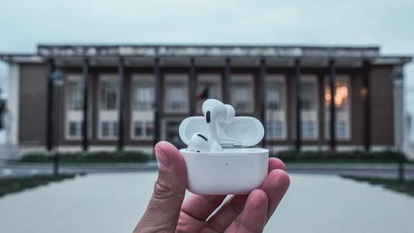 Чому не варто заряджати AirPods Pro китайськими зарядками