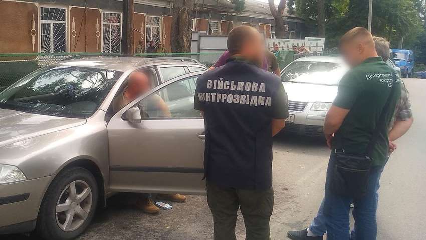 В Краматорске коп и начальник военкомата "отмазывали" и "помогали" избежать мобилизации