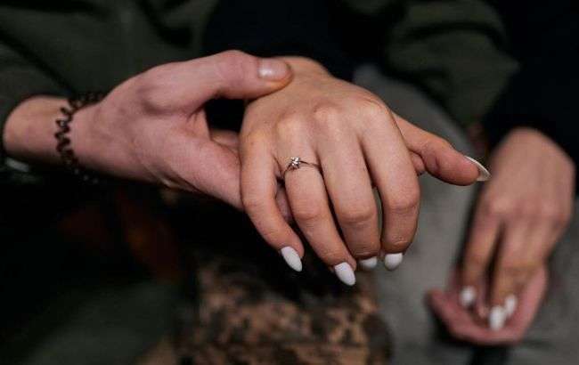 Український військовий освідчився дівчині прямо на лінії зіткнення (ФОТО)