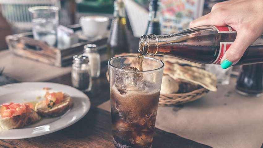 Названы популярные напитки, которых стоит избегать