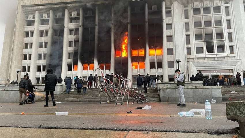 В Кремле и Минске прокомментировали массовые протесты Казахстане В Кремле и Минске прокомментировали массовые протесты Казахстане