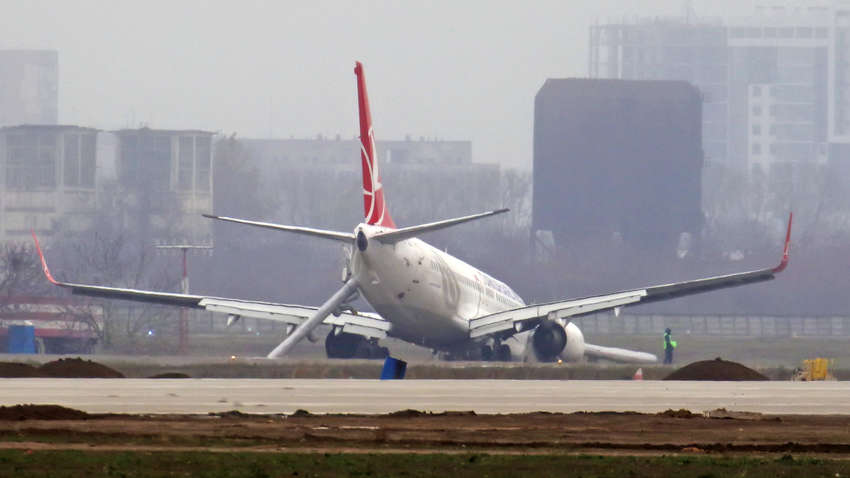 Одеський аеропорт через інцидент з турецьким літаком тимчасово скасував авіарейси