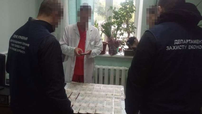 У Києві лікарі заробляли гроші на ліках для онкохворих