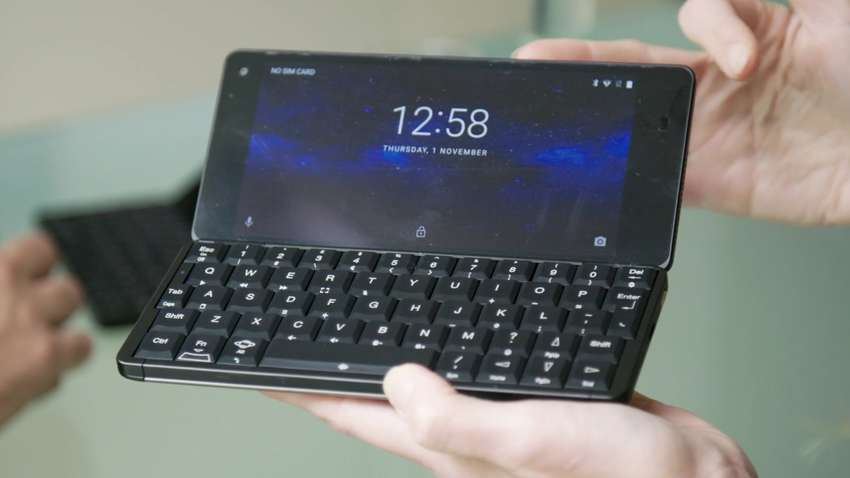 В Лондоне представят карманный компьютер Cosmo Communicator