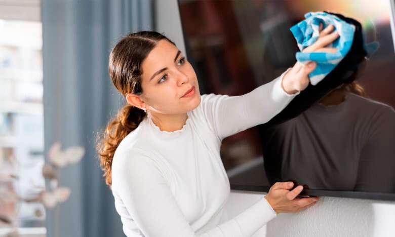 Перевірені поради: як витирати екран телевізора, щоб не було жодних розводів Перевірені поради: як витирати екран телевізора, щоб не було жодних розводів