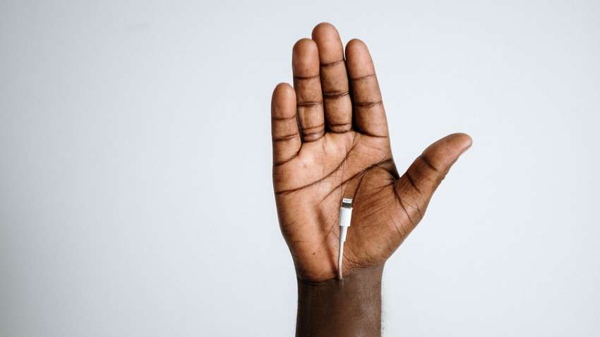 Ботинок для селфи и "умный" ноготь: какие вещи будут незаменимы в 2030 году Ботинок для селфи и "умный" ноготь: какие вещи будут незаменимы в 2030 году