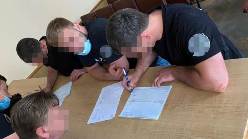 На акции ЛГБТ под Офисом президента задержали еще 10 участников На акции ЛГБТ под Офисом президента задержали еще 10 участников