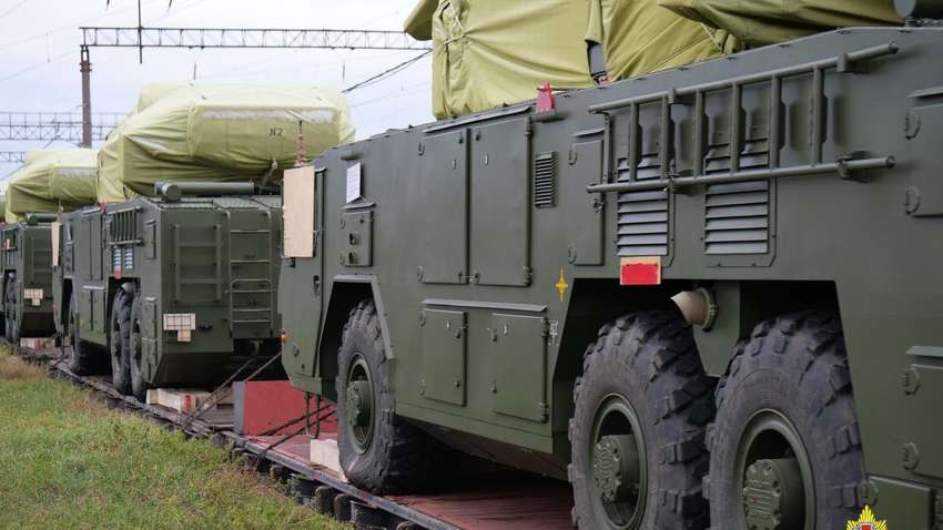 У Білорусь прибула чергова батарея ЗРК "Тор-М2", модифікованих після війни в Україні У Білорусь прибула чергова батарея ЗРК "Тор-М2", модифікованих після війни в Україні